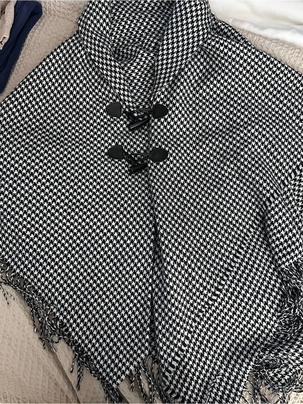 Black & White Houndstooth Fringe Toggle Poncho - Women's Accessory